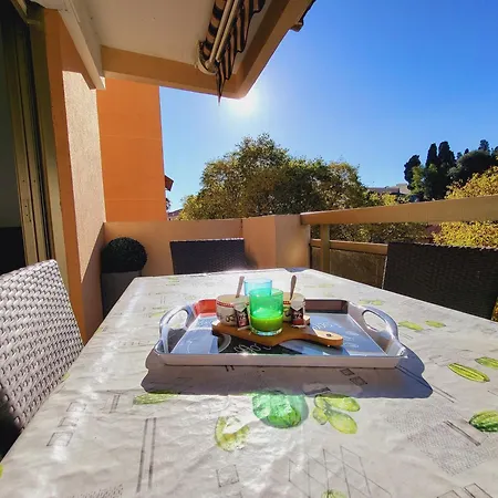 Apartment 2 Pieces, Traversant, Clim, Wifi, Parking *