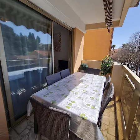 2 Pieces, Traversant, Clim, Wifi, Parking Appartement *
